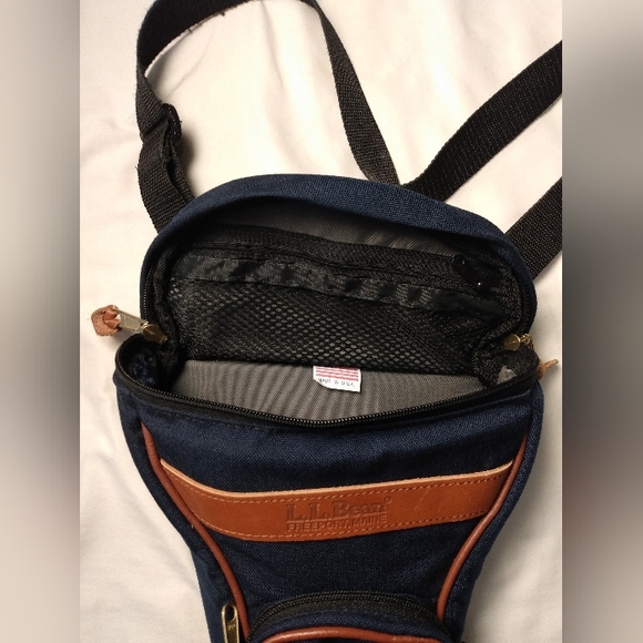 L.L Bean Freeport Maine Leather trim toggles YYK zip camera Fanny pack hip bag - Picture 4 of 13